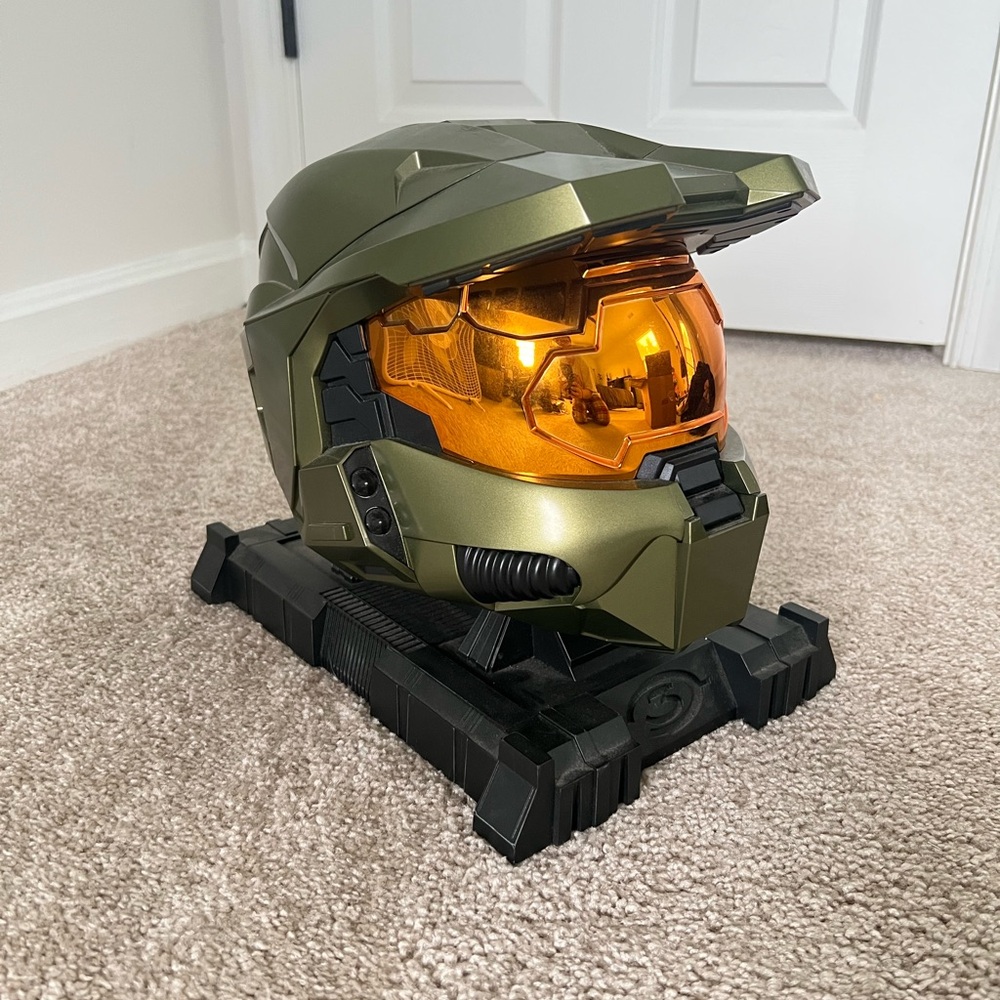 HALO 3 Legendary Edition Master Chief Helmet  (with game storage)